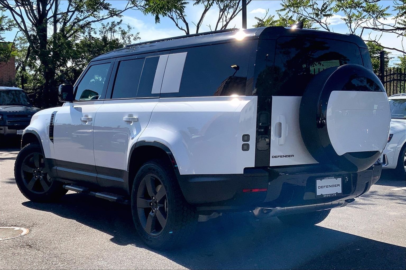 New 2026 Fuji White Land Rover S image 12