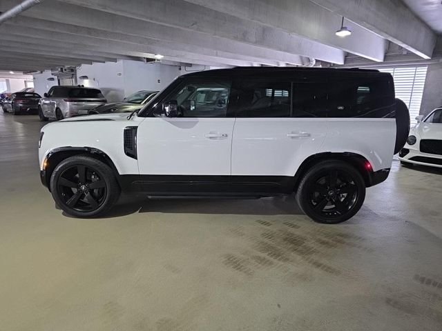 Used 2024 Fuji White Land Rover X-Dynamic SE image 2