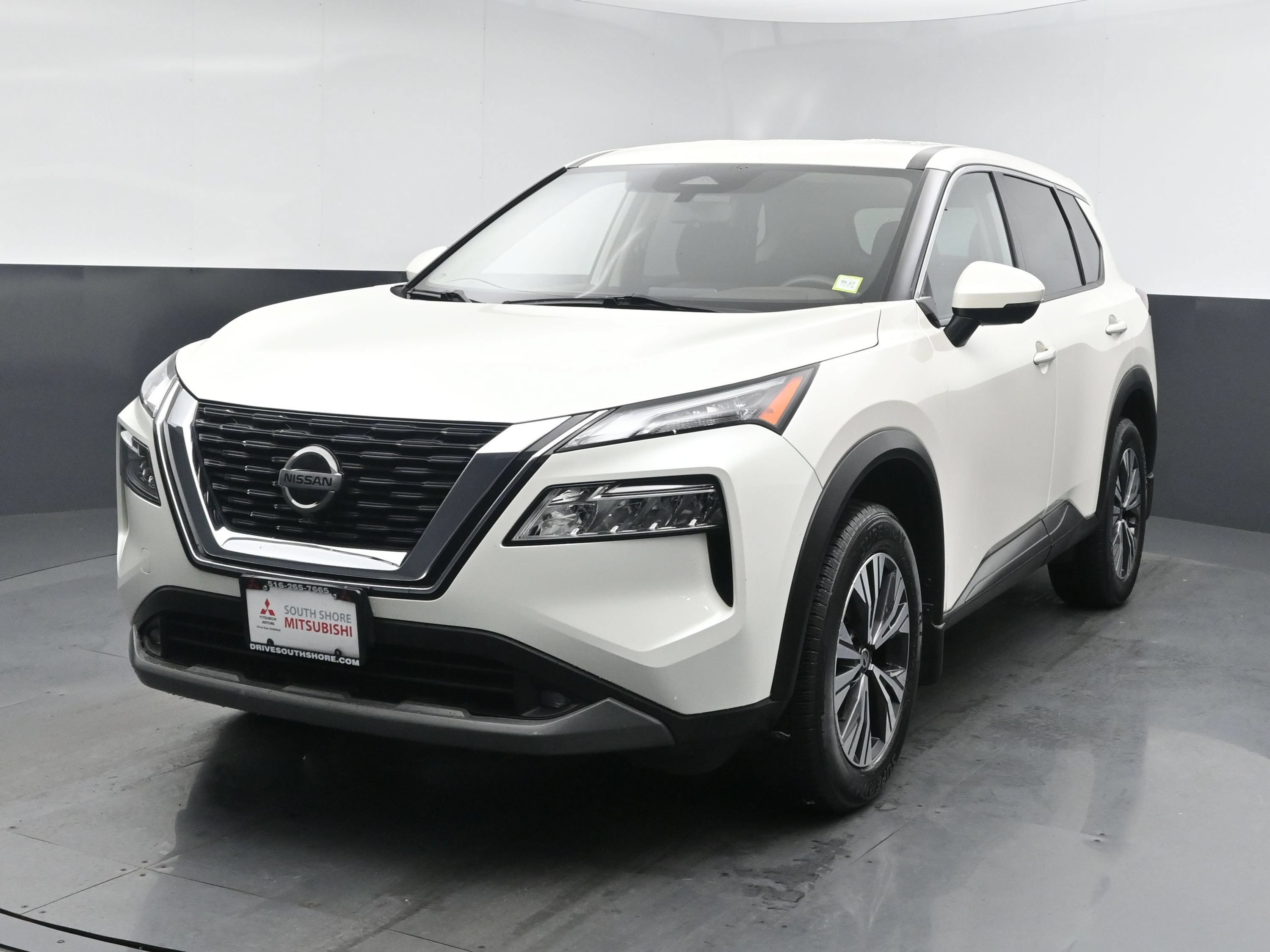 Used 2021 Pearl White Tricoat Nissan SV image 18