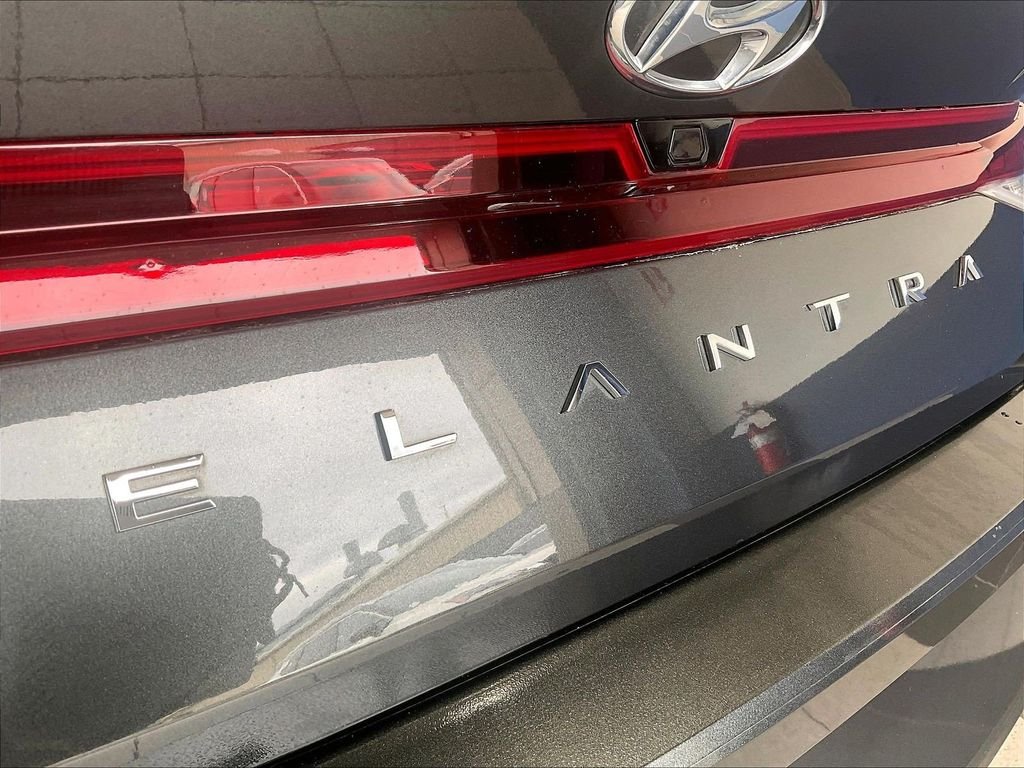 Used 2023 Gray Hyundai SEL image 28