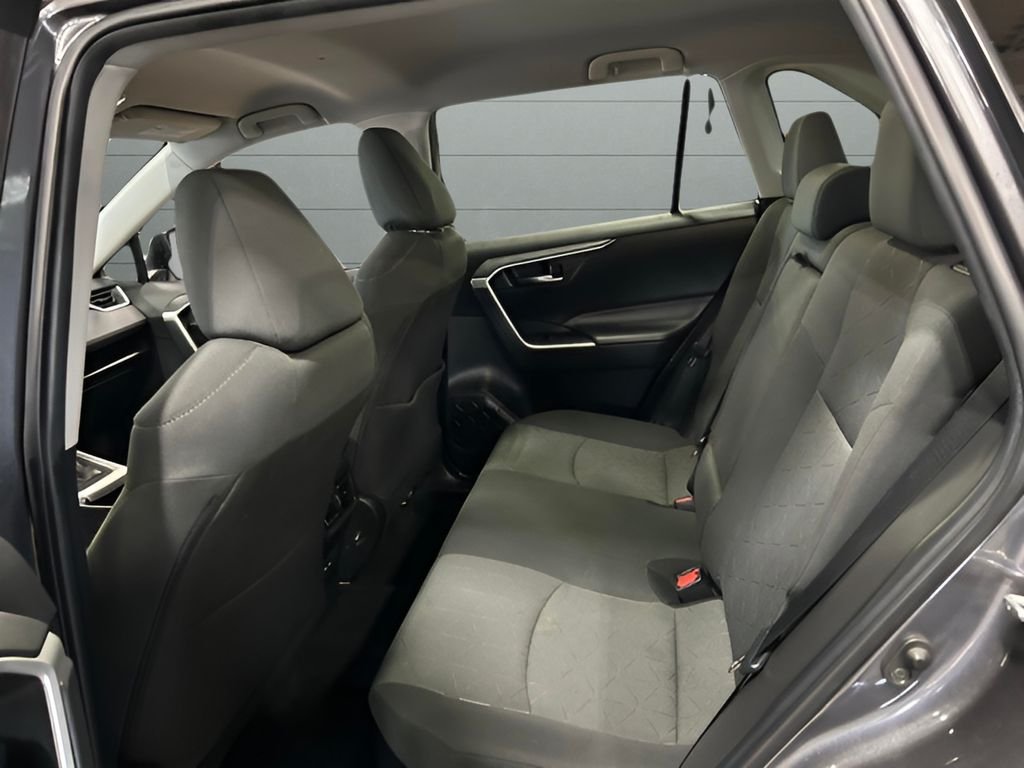 2022 Toyota RAV4 XLE - Photo 19
