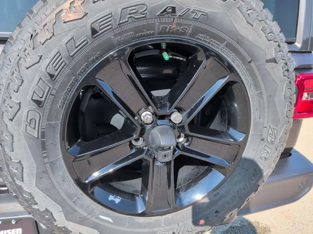 Certified Used 2021 Gray Jeep Unlimited Sahara Altitude image 8