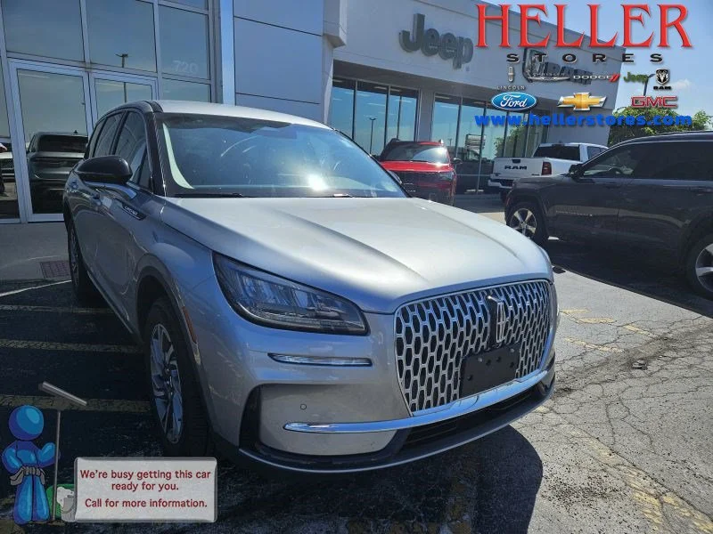 Used 2023 Silver Radiance Metallic Clearcoat Lincoln Standard image 1