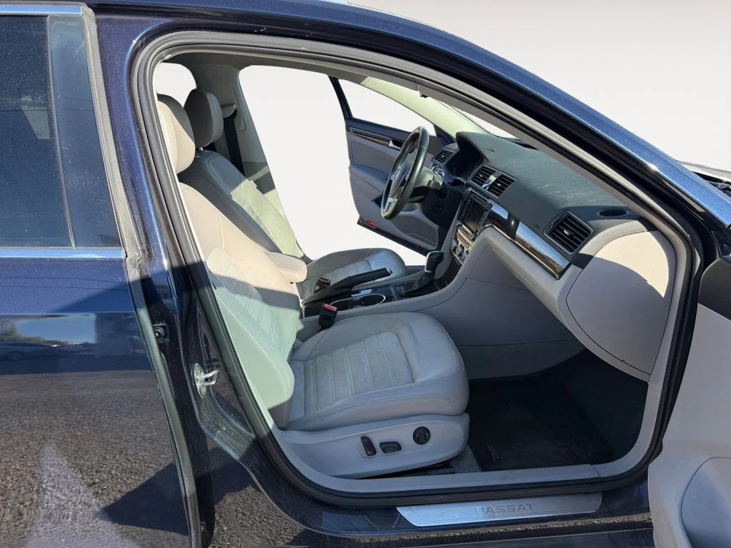 Used 2015 Blue Volkswagen TDI SEL Premium image 15