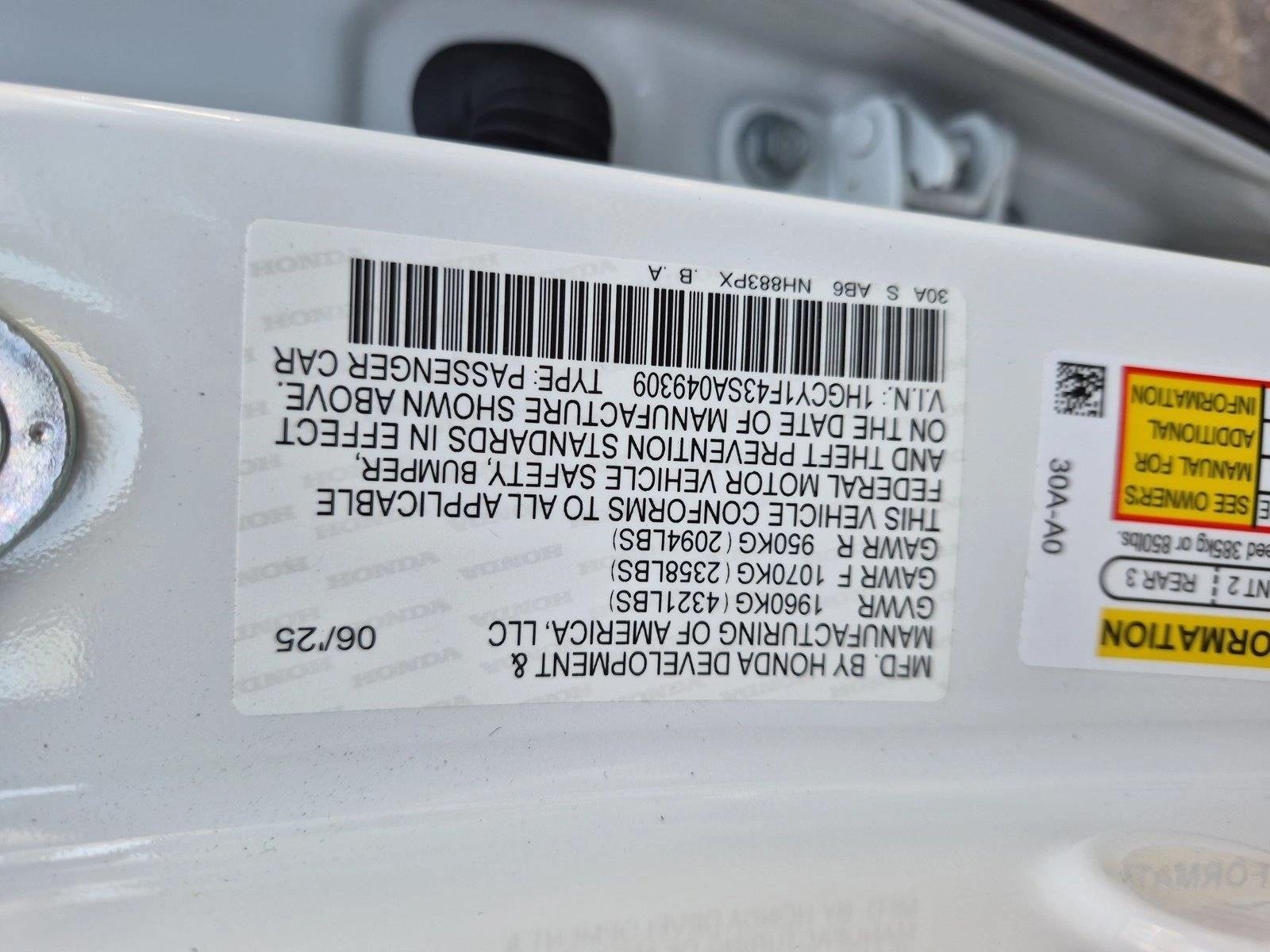 Used 2025 Platinum White Pearl Honda SE image 24