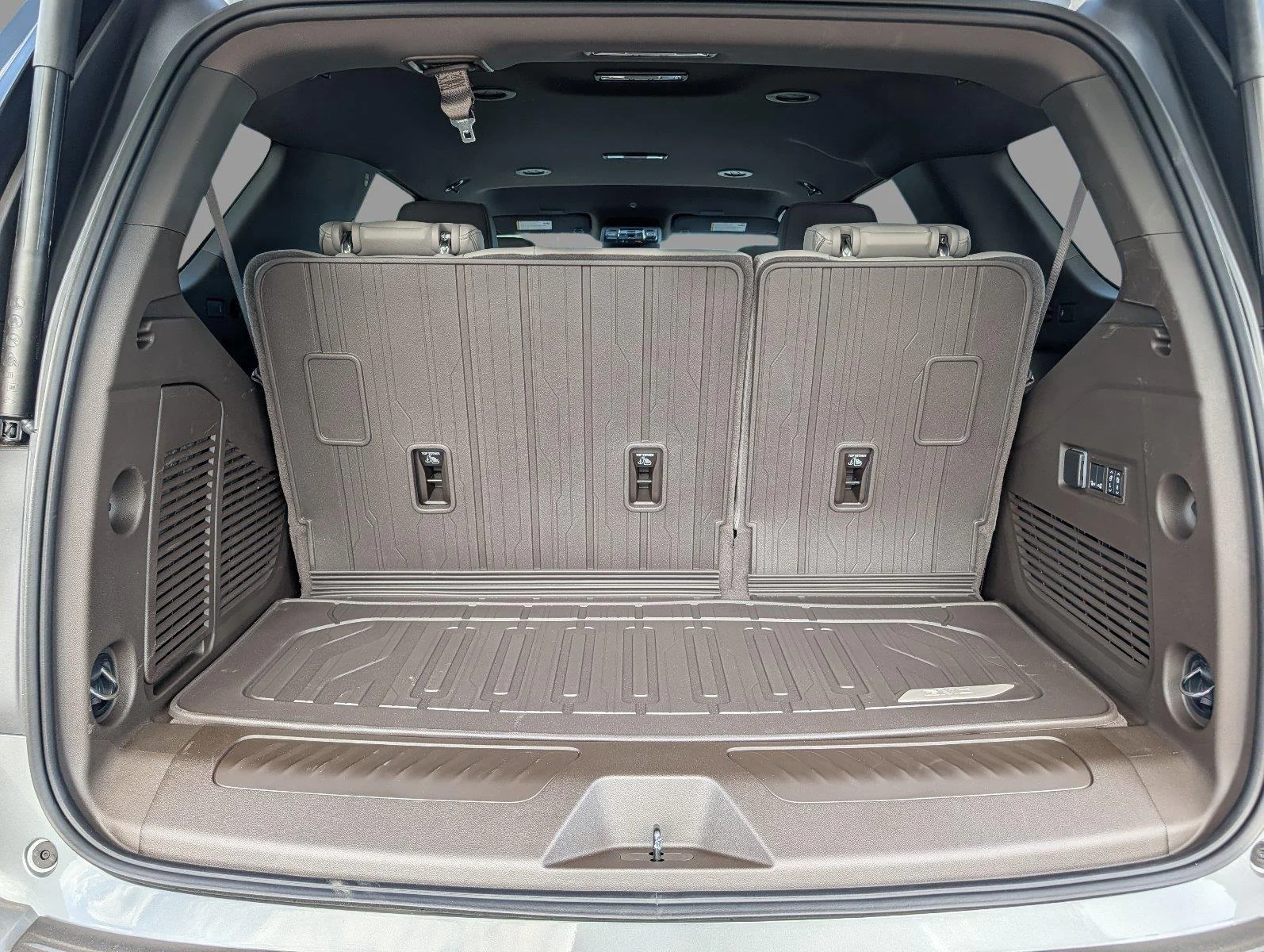 New 2027 Sterling Metallic GMC Elevation image 35