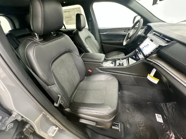 New 2027 Sting-Gray Clear-Coat Paint Jeep Laredo Altitude image 34