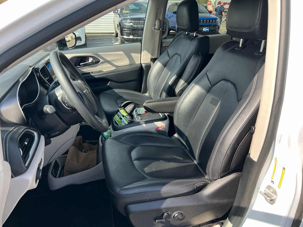 2024 Chrysler Pacifica PHEV Select - Photo 12