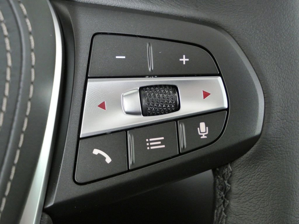 Used 2026 Skyscraper Grey Metallic BMW xDrive40i image 42