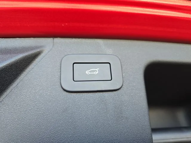 Used 2025 Red Land Rover SE image 16