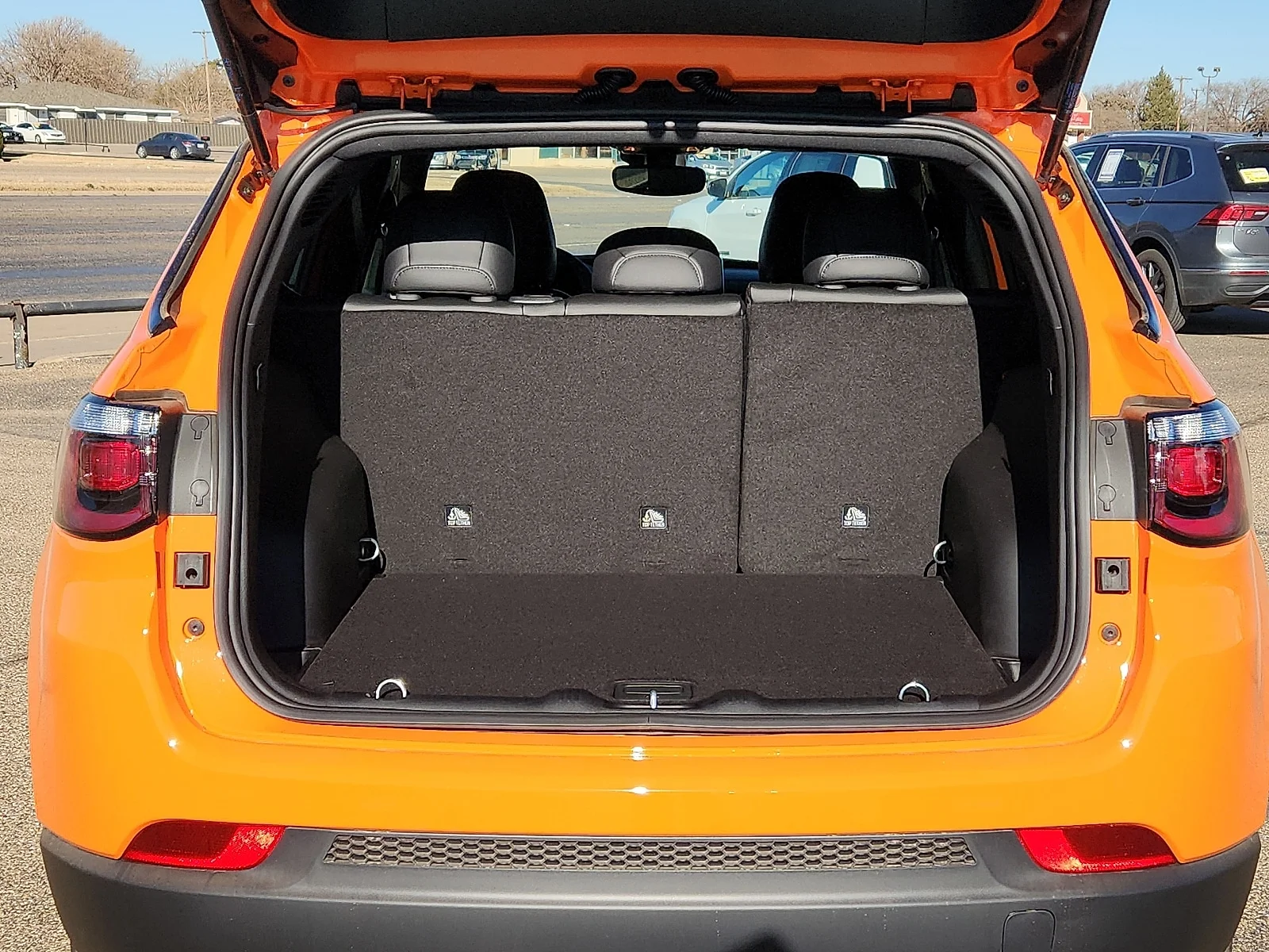New 2026 Orange Jeep LATITUDE ALTITUDE 4X4 image 9