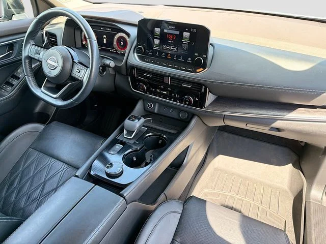Used 2022 Gray Nissan Platinum image 28
