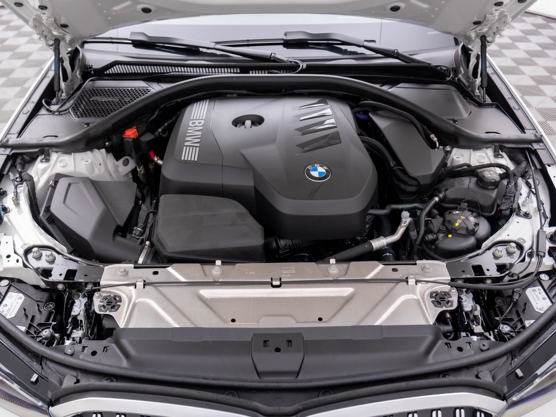 New 2026 Mineral White Metallic BMW 330i xDrive image 30