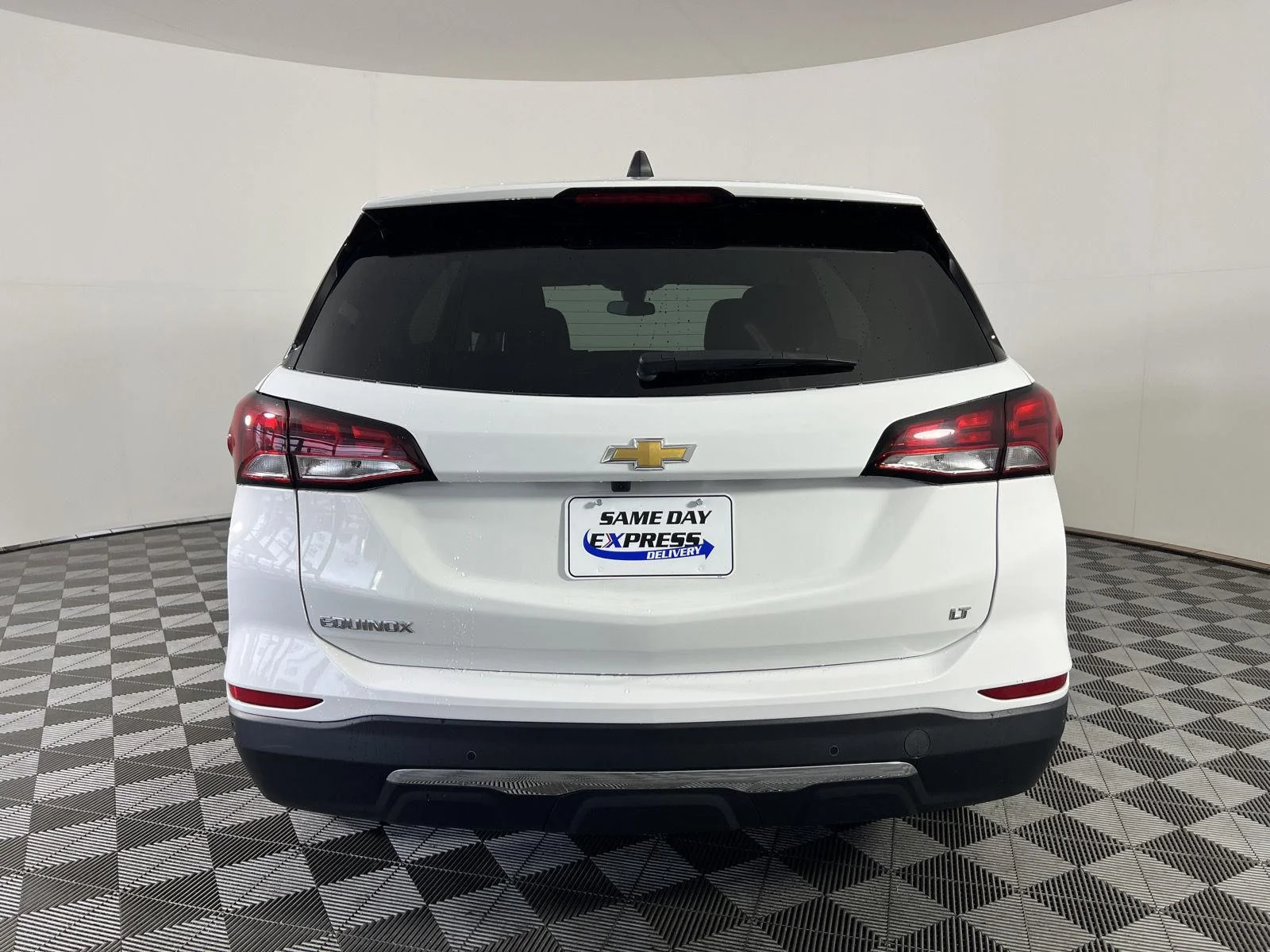 Used 2024 Summit White Chevrolet LT image 28