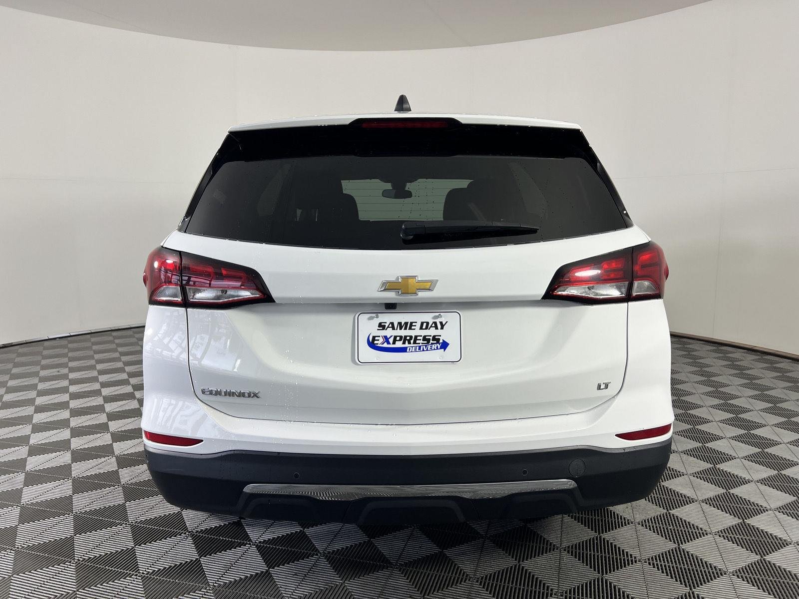 Used 2024 Summit White Chevrolet LT image 28