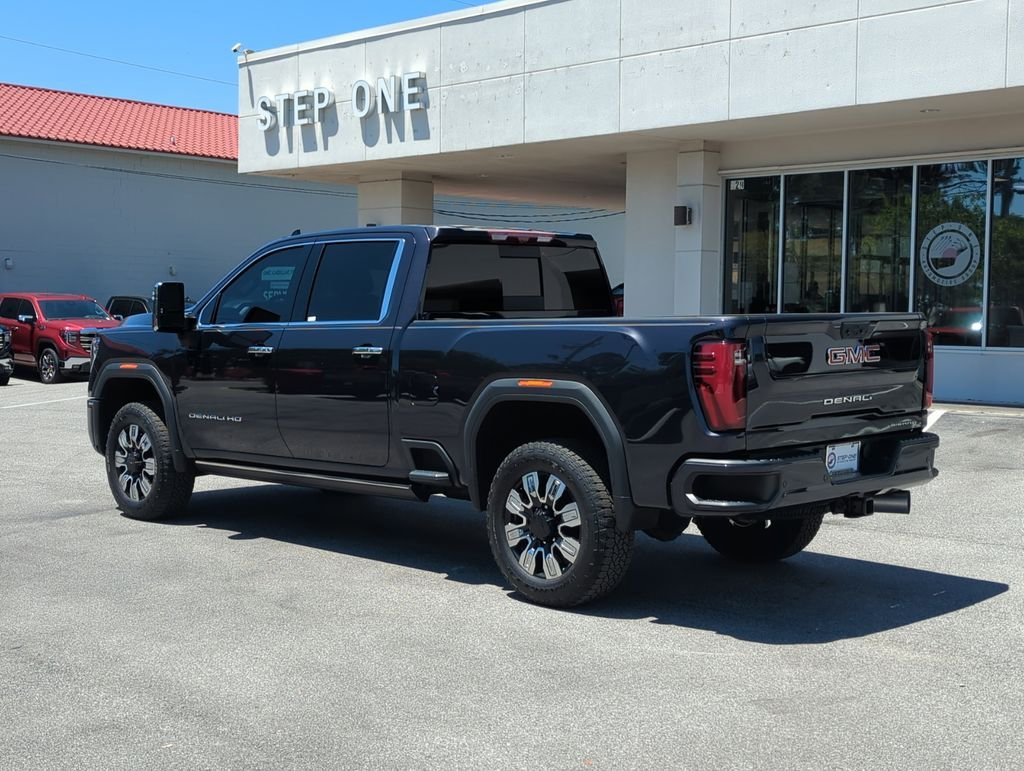 Used 2024 Silver GMC Denali image 4