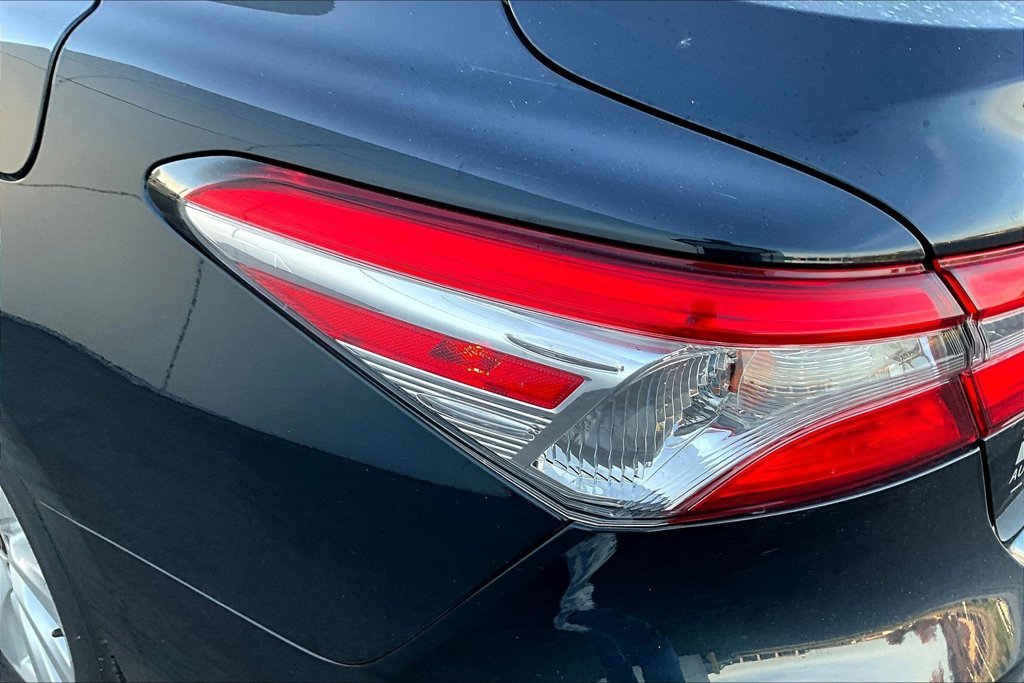 Used 2018 Blue Toyota LE image 23
