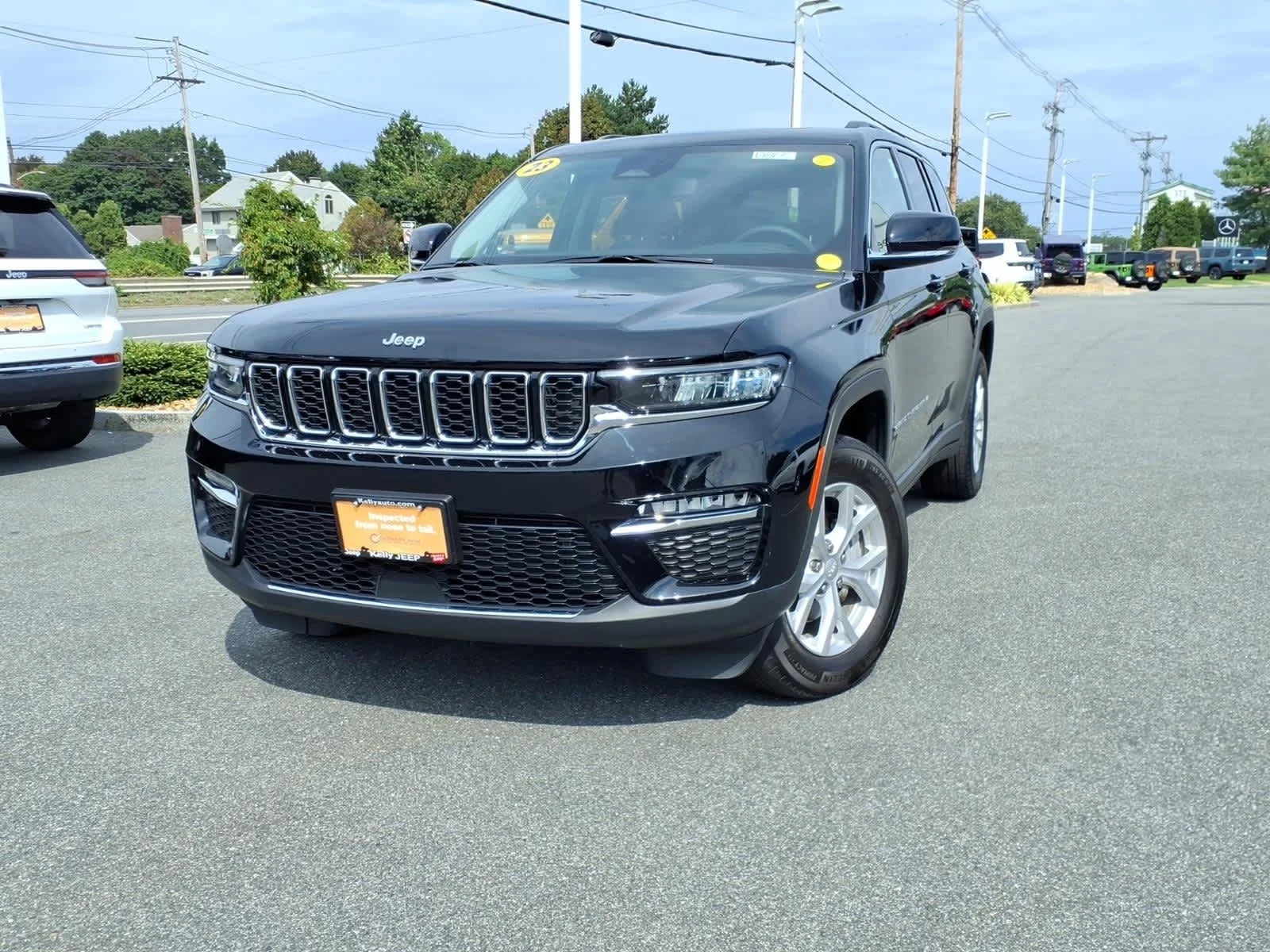 Certified Used 2023 Diamond Black Crystal Pearlcoat Jeep Limited image 2