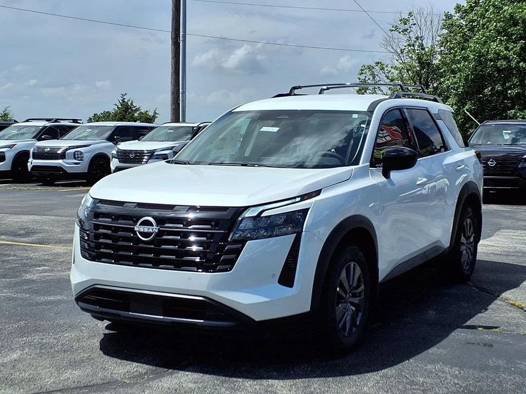 New 2026 Everest White Pearl TriCoat Nissan SV image 2