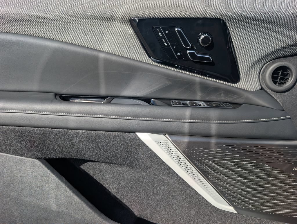 2027 Cadillac OPTIQ Sport - Photo 14