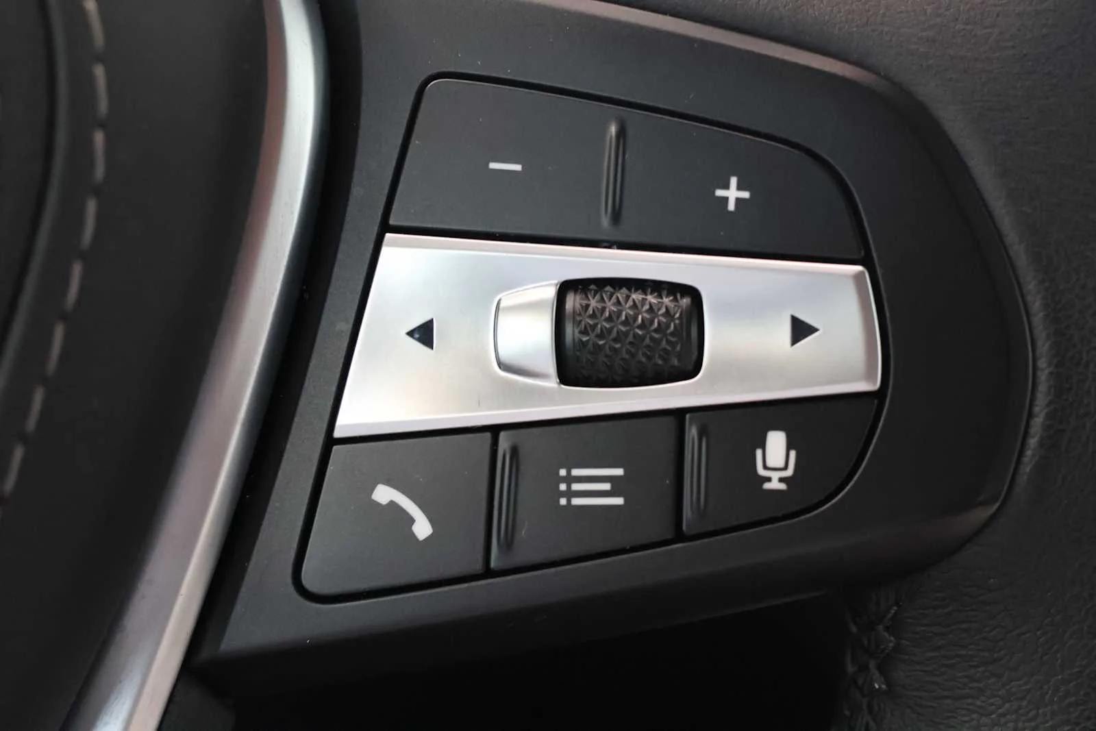 Certified Used 2025 Mineral White Metallic BMW sDrive40i image 19