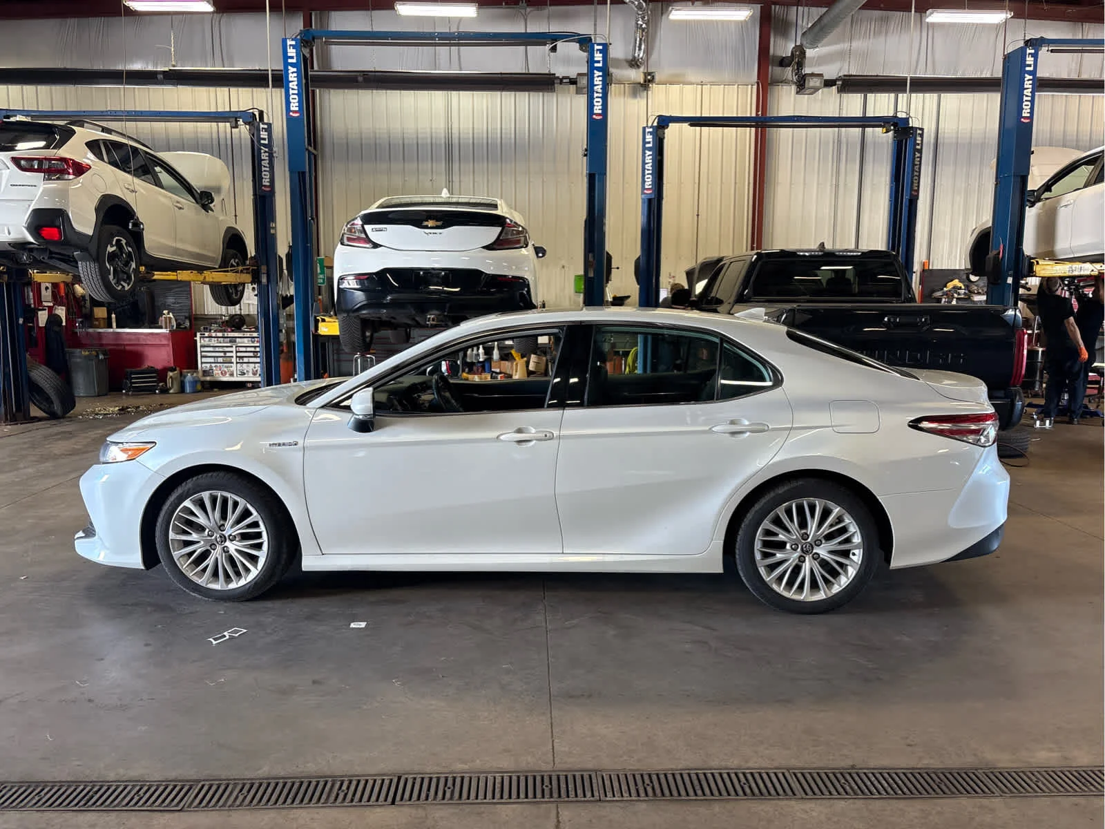 Used 2020 Wind Chill Pearl Toyota Hybrid XLE image 9