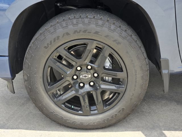 Used 2024 Lakeshore Blue Metallic Chevrolet RST image 10