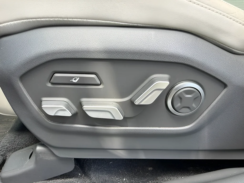 Used 2024 Earthy Brass Matte Hyundai Calligraphy image 10