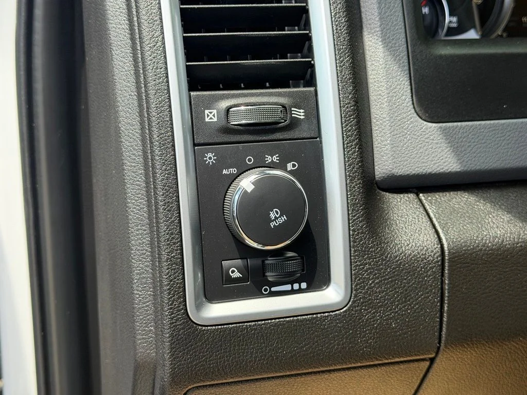 Used 2019 White Ram Warlock image 23