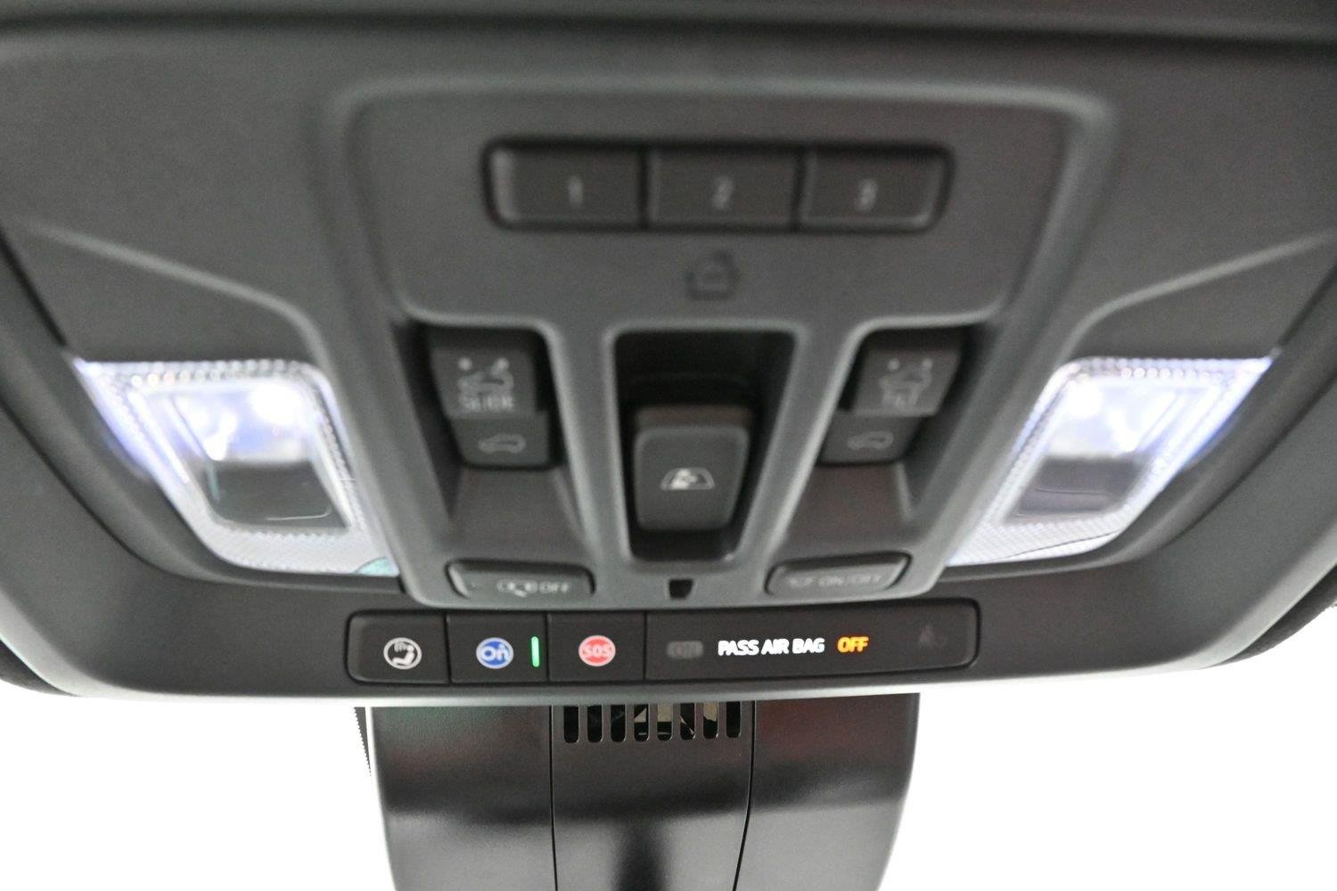 Used 2025 Onyx Black GMC Denali Ultimate image 28