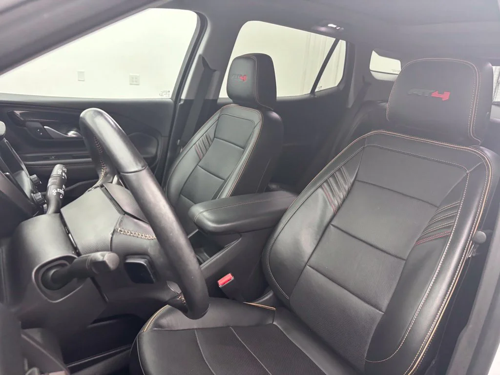 Used 2022 White GMC AT4 image 24