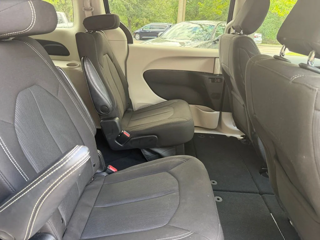 Used 2023 Crystal Metallic Chrysler LX image 8