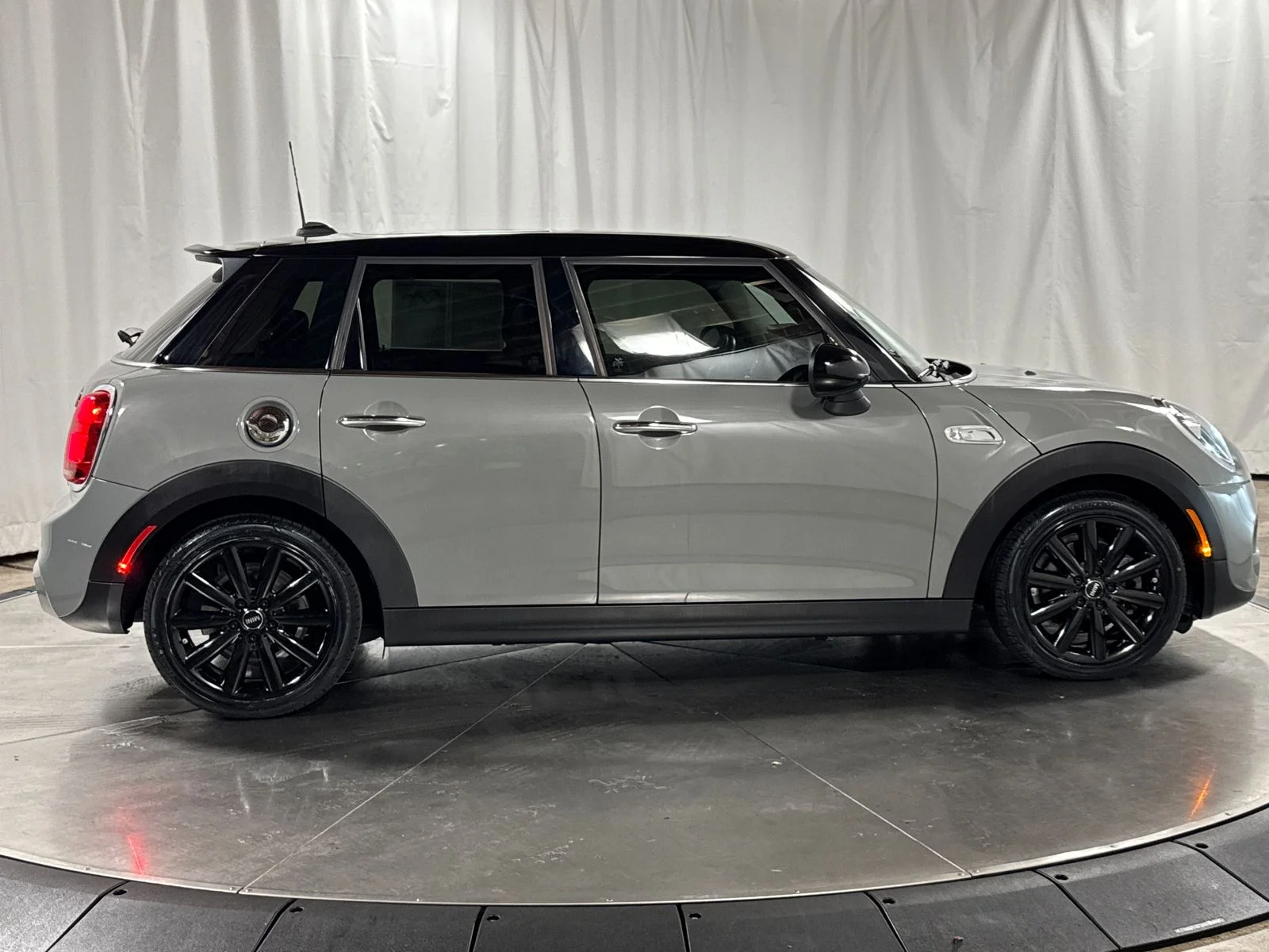 Used 2019 Gray Metallic MINI Signature image 6