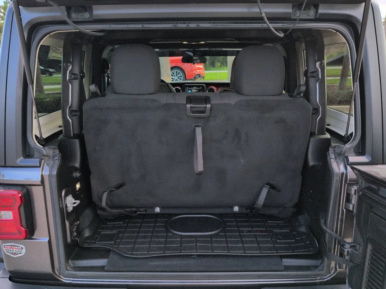 Used 2019 Crystal Metallic Jeep Rubicon image 12
