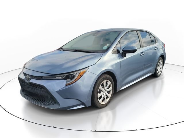Used 2021  Toyota LE image 2