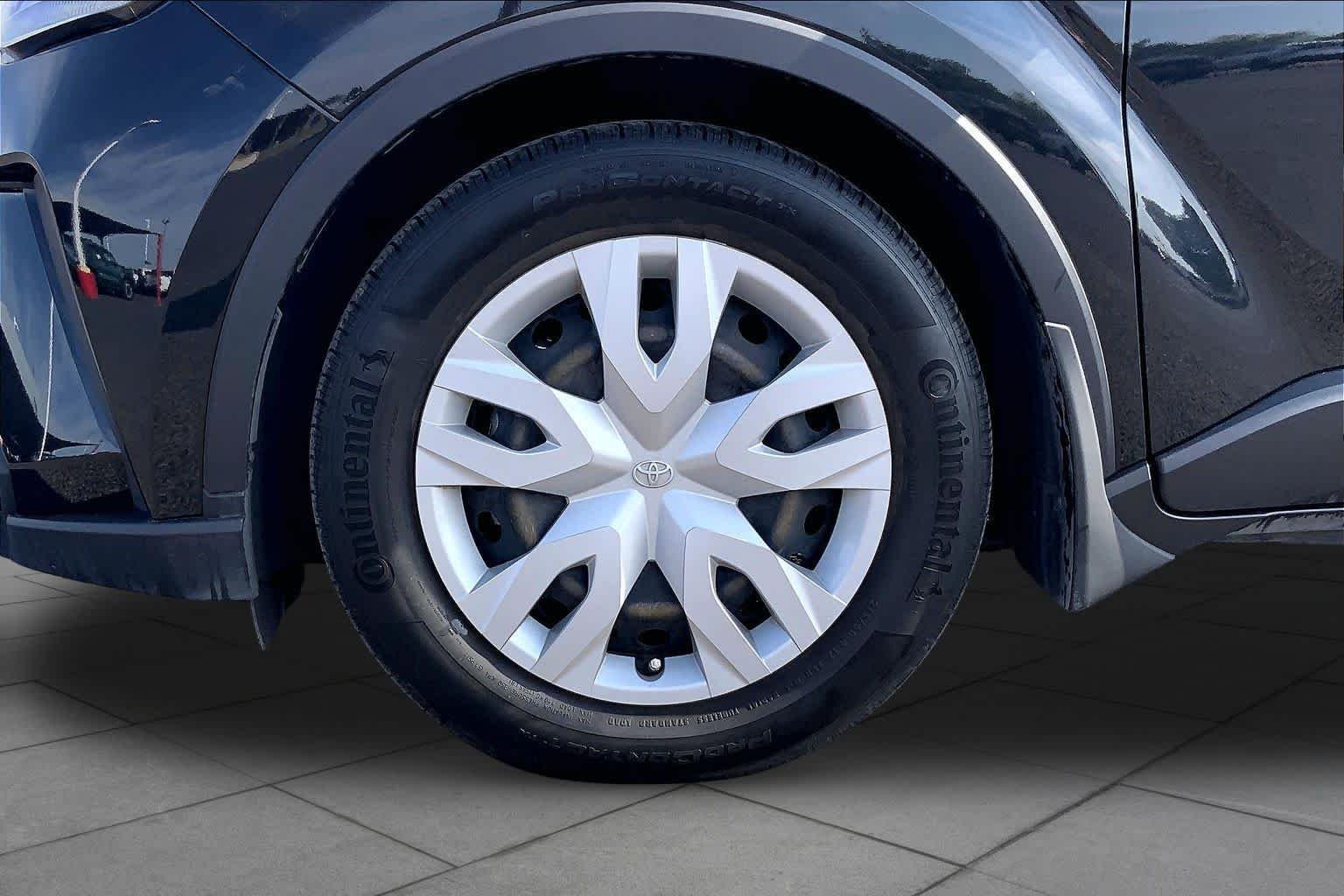 Used 2020 Black Sand Pearl Toyota XLE image 11