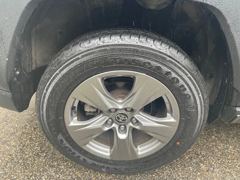 Used 2024  Toyota XLE image 6
