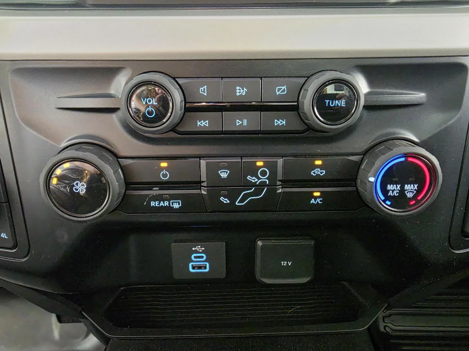 Used 2024 Agate Black Ford XLT image 18