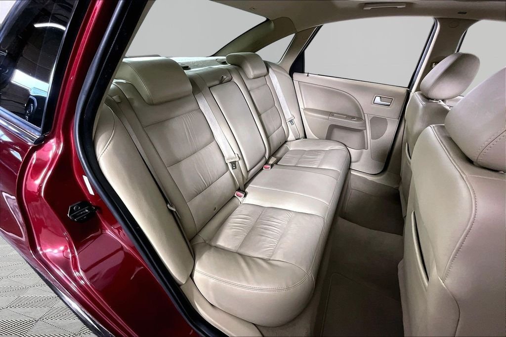 Used 2007 Red Ford Limited image 21