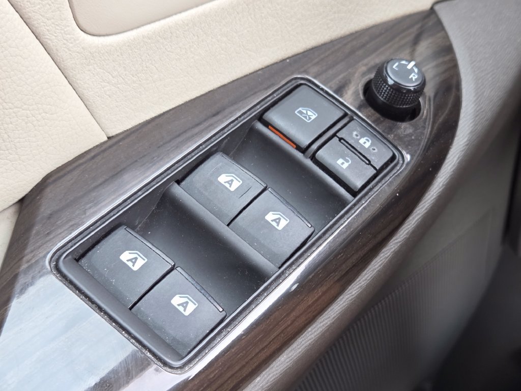 Used 2020 Black Toyota XLE Premium image 27