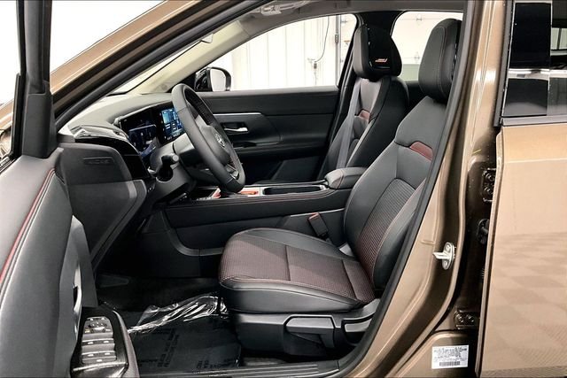 New 2026 Canyon Bronze Nissan SR image 10