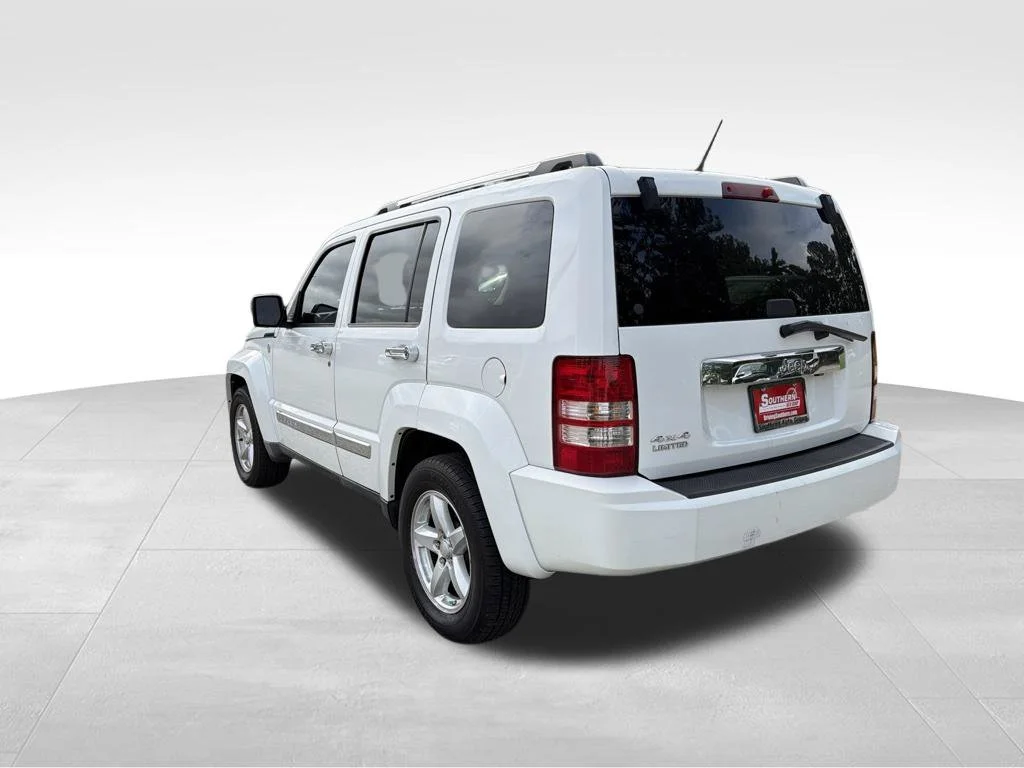 Used 2012 White Jeep Limited image 3