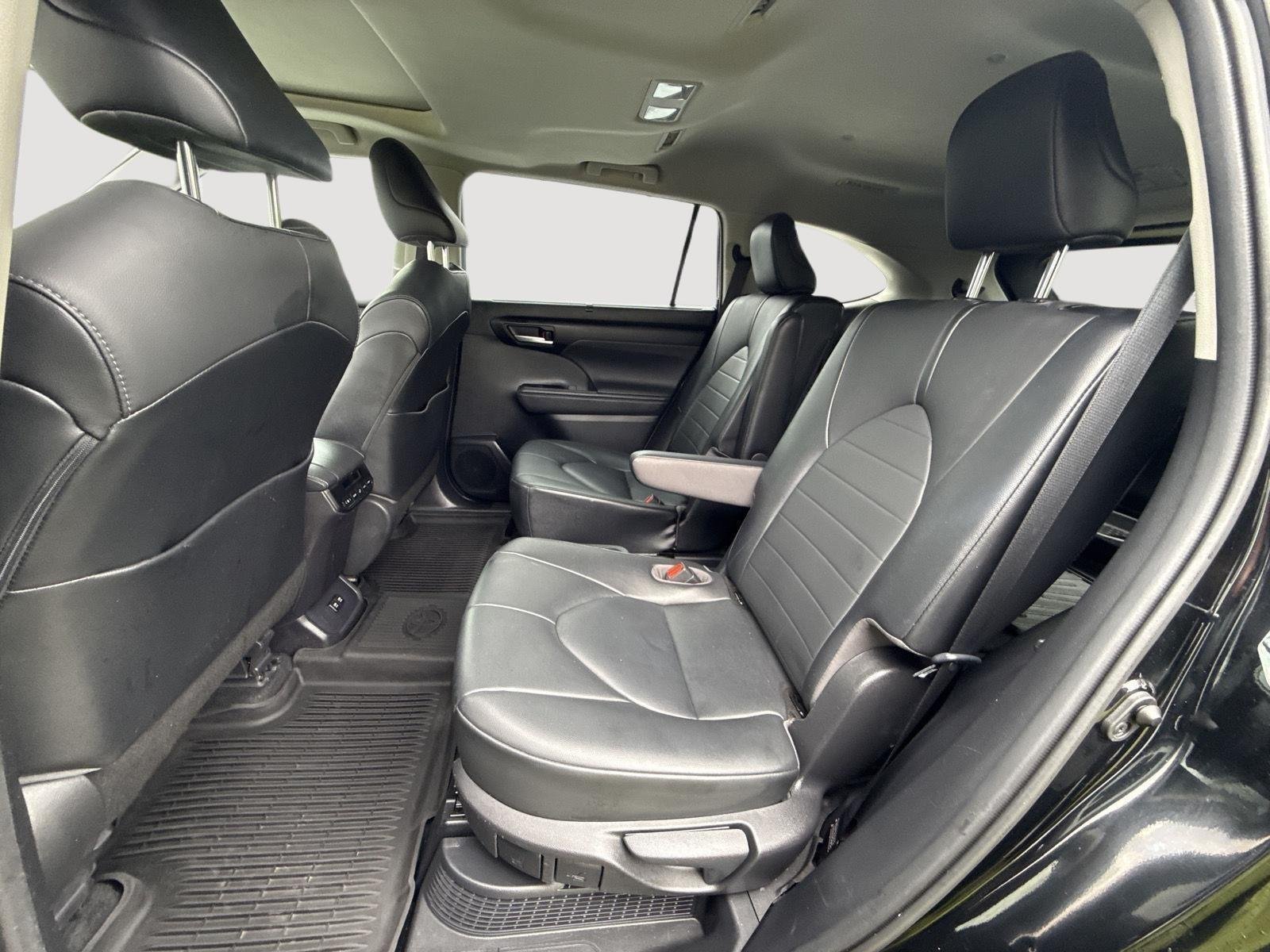 Used 2020 Midnight Black Metallic Toyota XLE image 27
