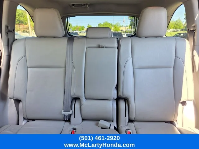 Used 2018 Blizzard Pearl Toyota XLE image 11