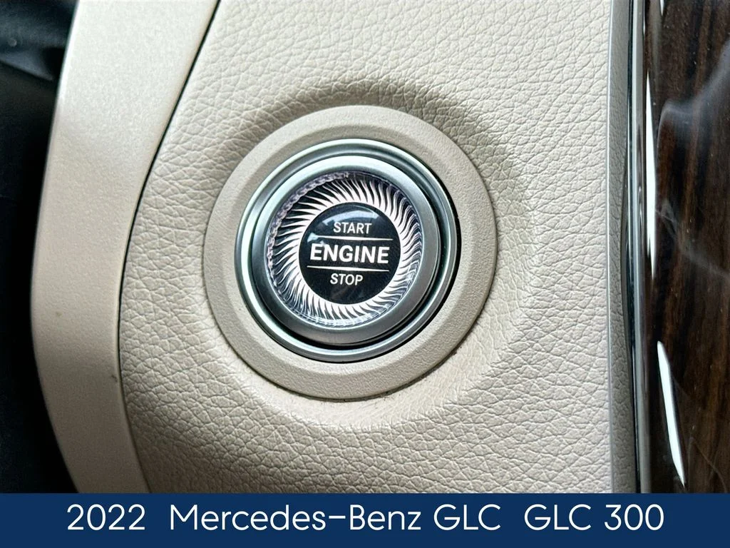 Used 2022  Mercedes-Benz GLC 300 image 22