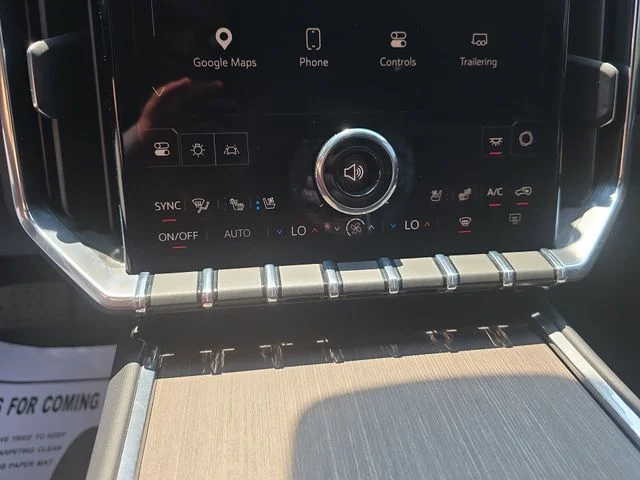 Used 2025 Silver GMC Denali image 25