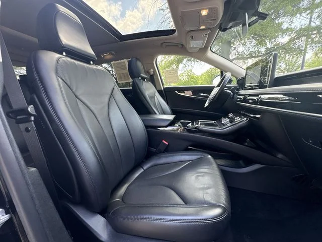 Used 2023 Black Lincoln Reserve image 27