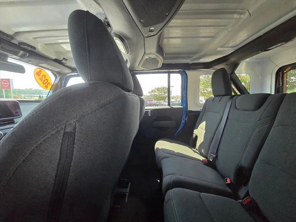 Used 2024 Blue Jeep Sahara image 5
