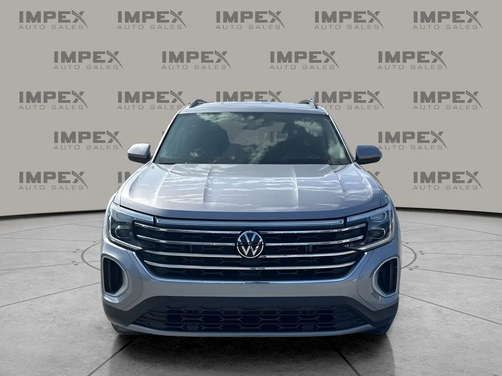 Used 2025 Silver Volkswagen 2.0T SE w/Technology image 8