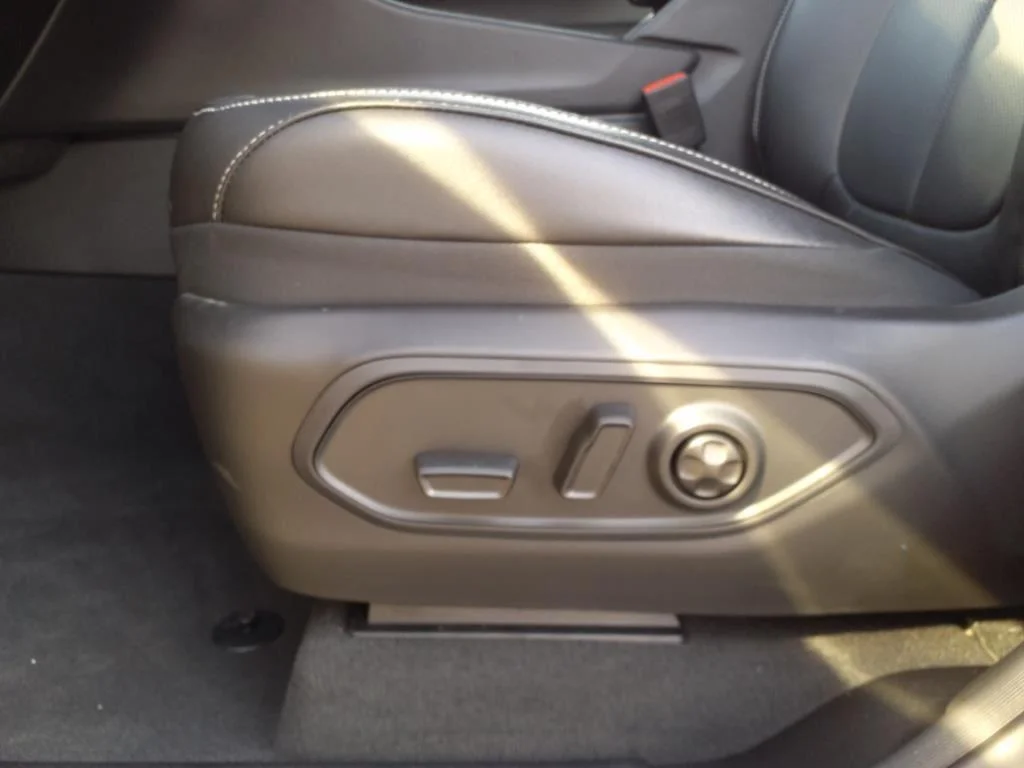 Used 2024 Silver Zynith Jeep  image 9